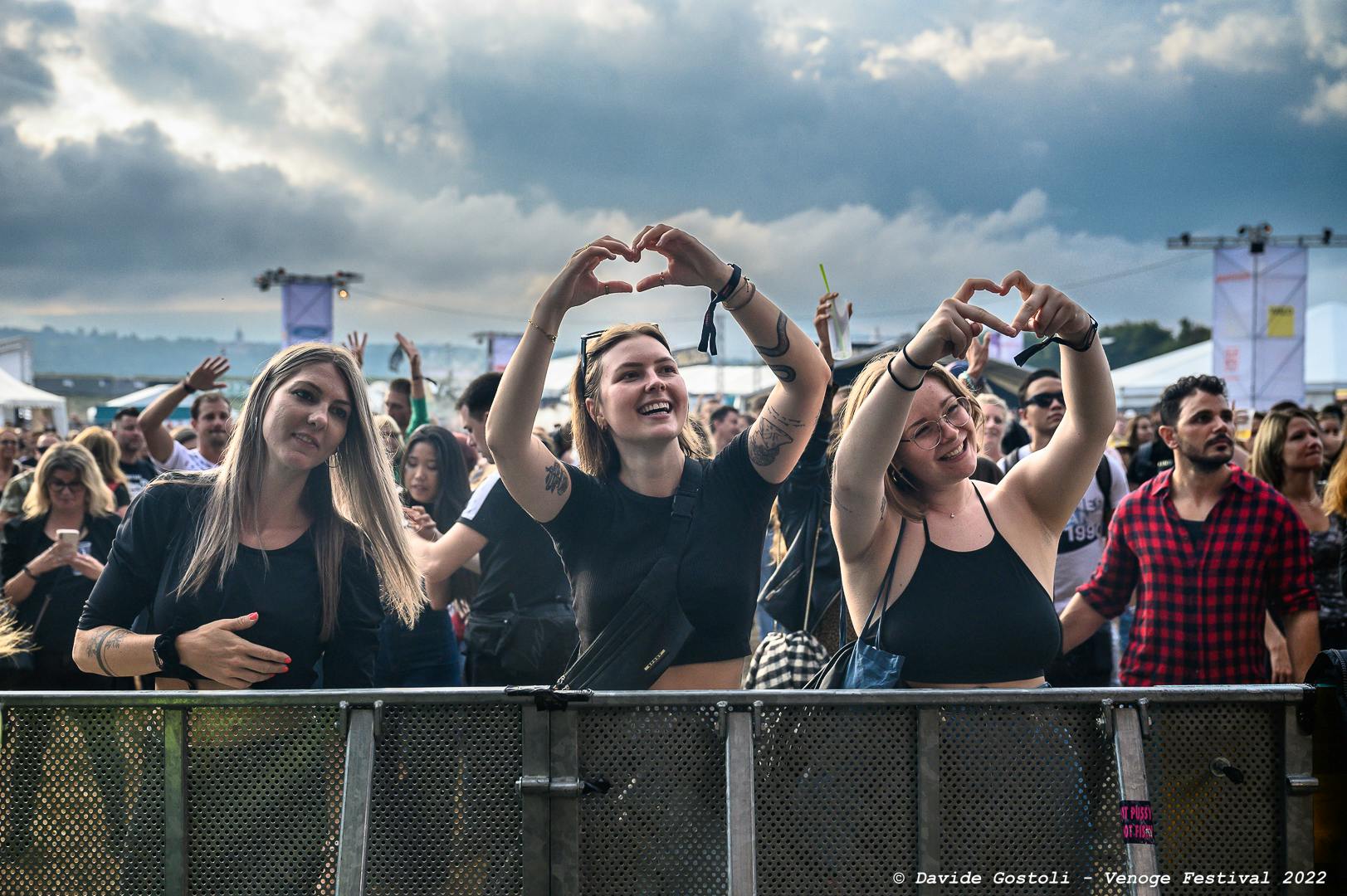 Glückliche Festivalbesucher:innen  - Davide Gostoli - Venoge Festival