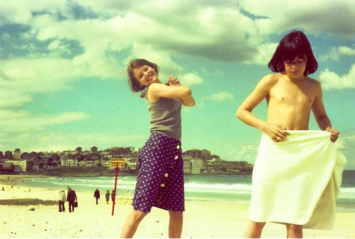 Les enfants en ... Australia ? Ricky et Kim Wilde à la plage en Australie en 1974 