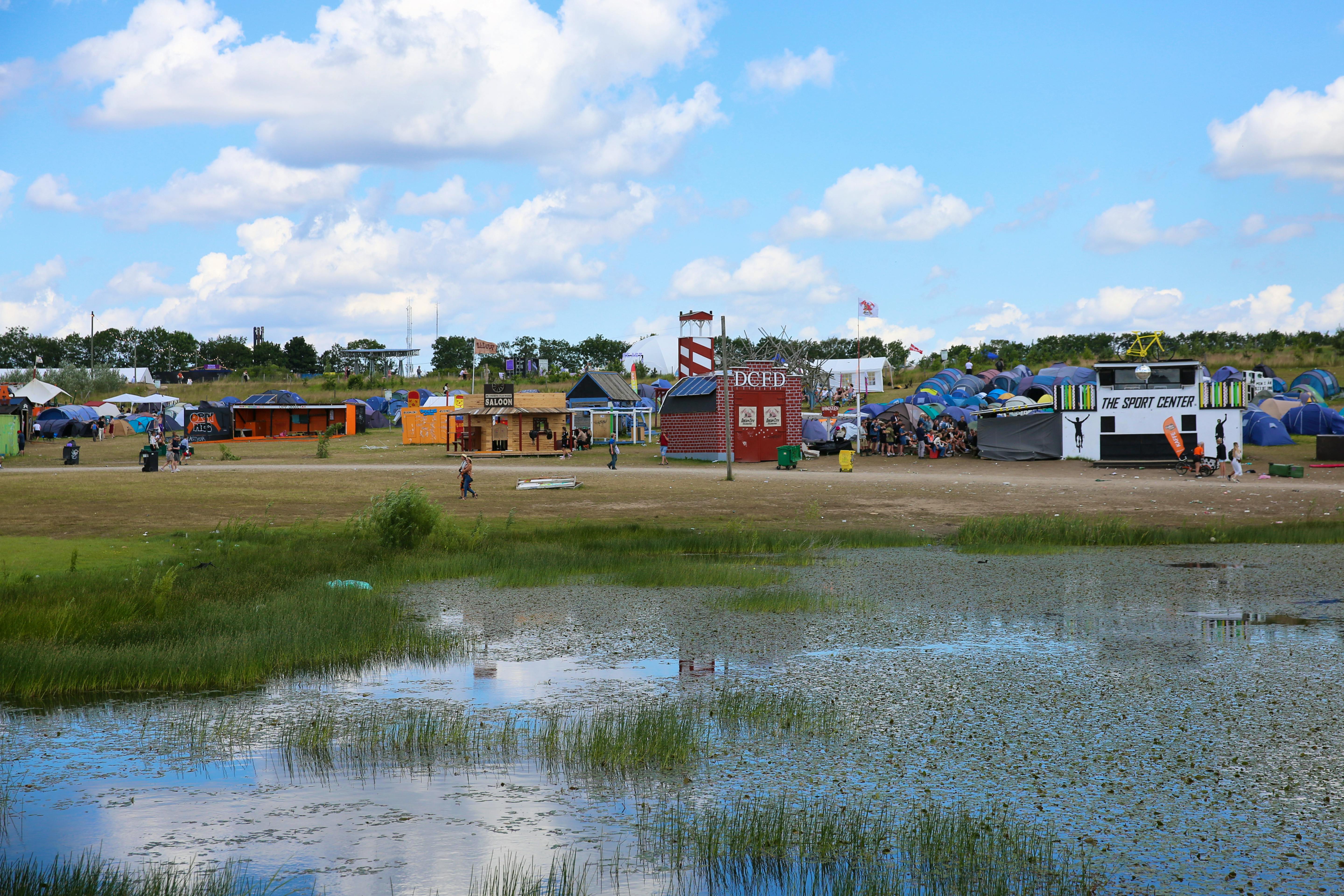 Nel parco del festival c'è anche un piccolo lago balneabile.  - Björn Buddenbohm