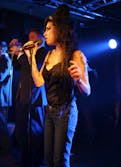 Amy Winehouse dal vivo al Kalkscheune di Berlino nel 2007.  - Marcel Mettelsiefen