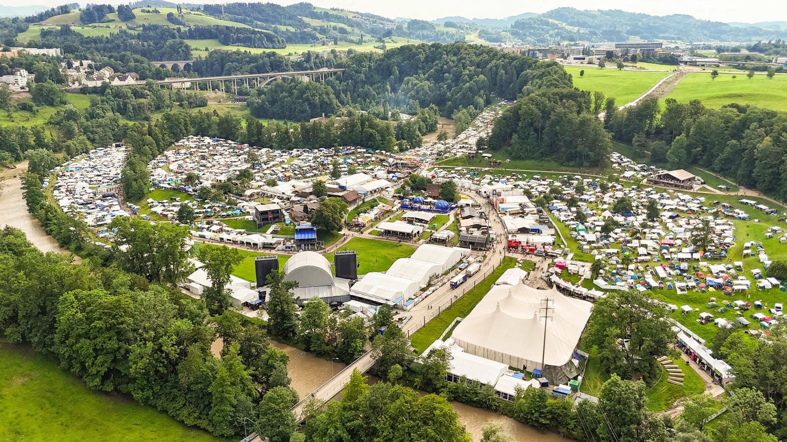 Das schönste Festival der Schweiz aus der Vogelperspektive. (Credits: Michael Dornbierer) 