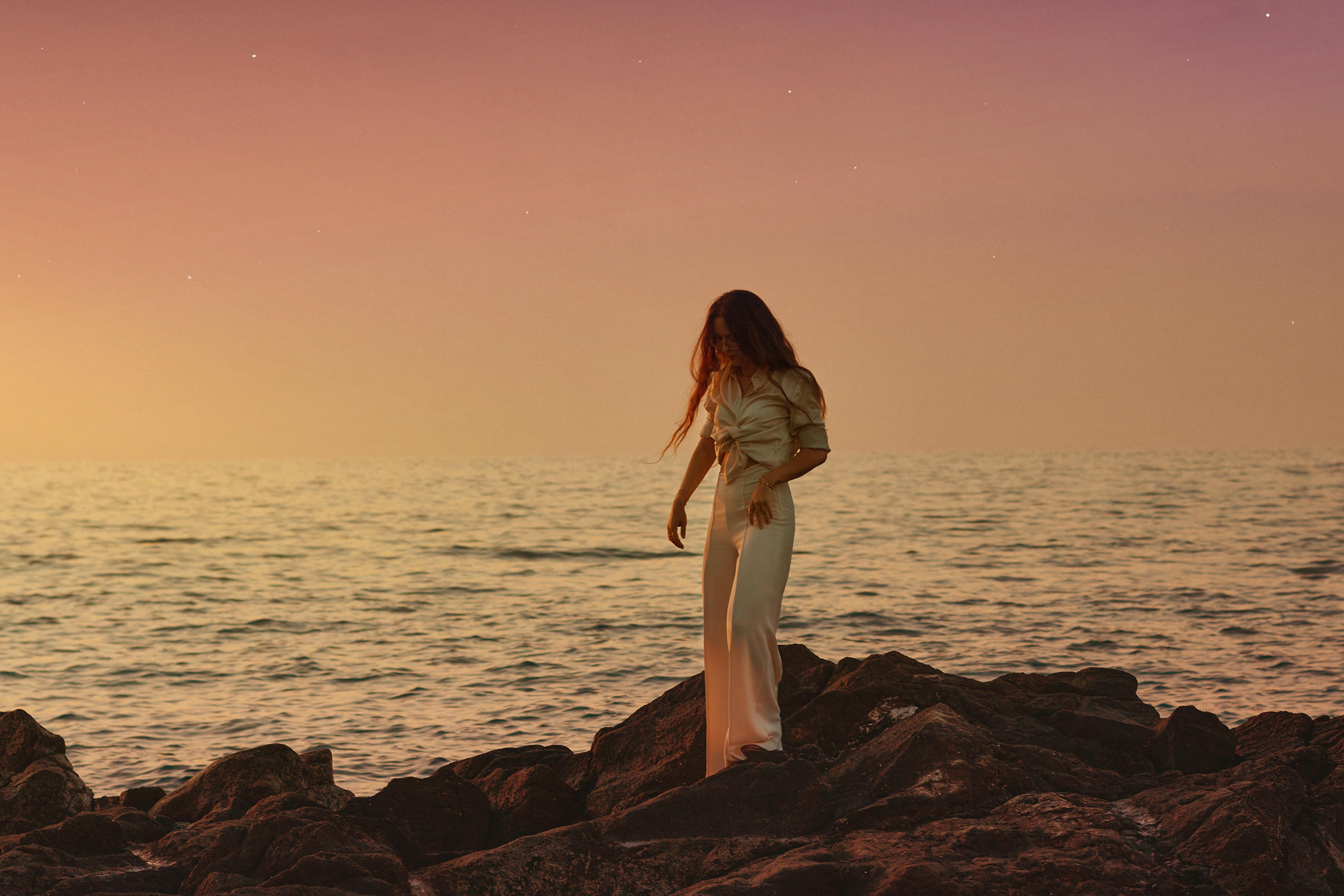 Das Albumcover zeigt Veronica beim Sonnenuntergang in Calabria, Italien. 